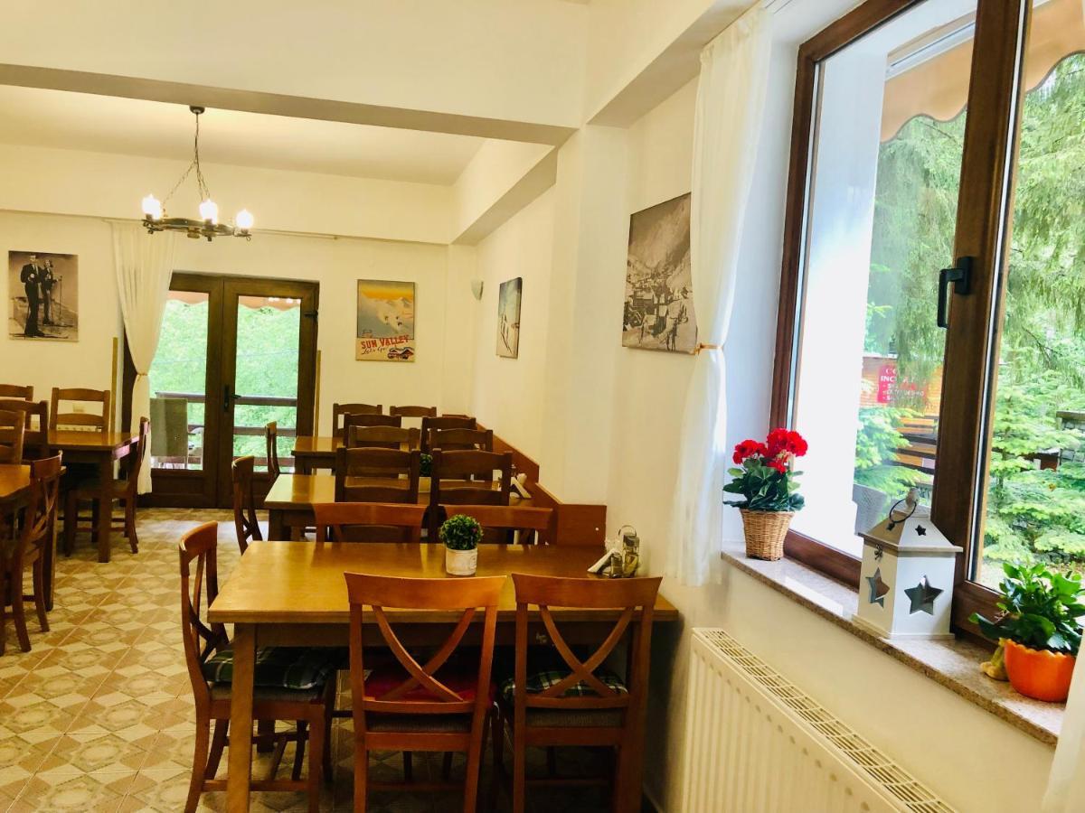 Pensiune & Restaurant Kalinder Буштені Екстер'єр фото