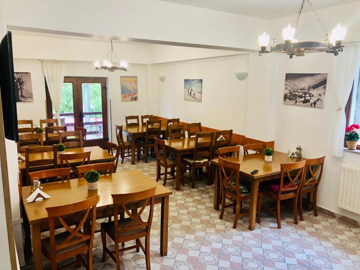 Pensiune & Restaurant Kalinder Буштені Екстер'єр фото