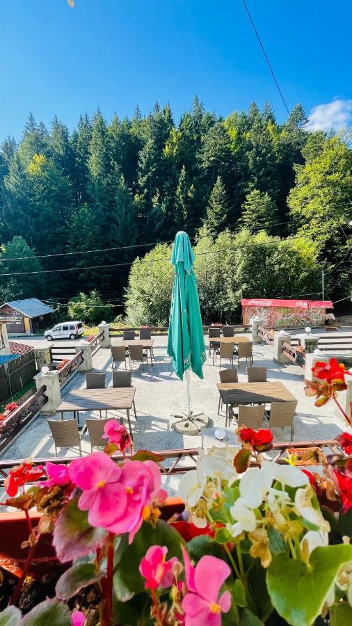 Pensiune & Restaurant Kalinder Буштені Екстер'єр фото